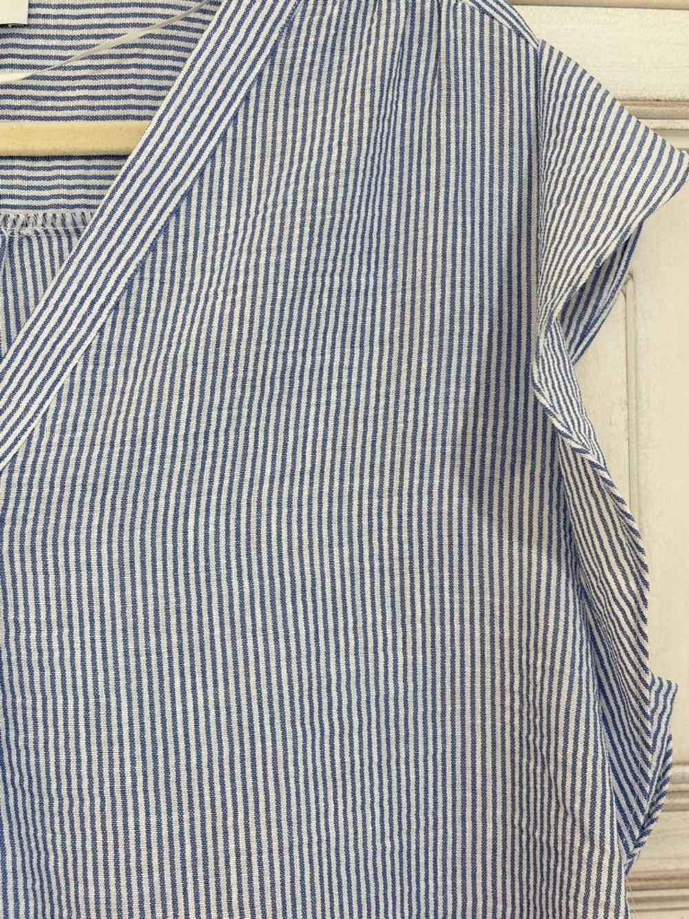 NWT SZ L CeCe Blue and White Pinstripe V-Neck Cap Sleeve Blouse - Picture 3 of 7